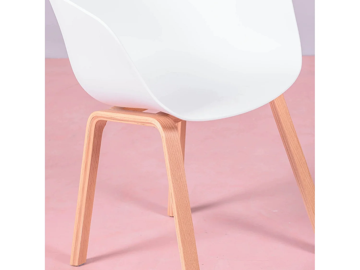 Chaise avec assise en plastique et pieds en bois de hêtre - Daxer - Blanc