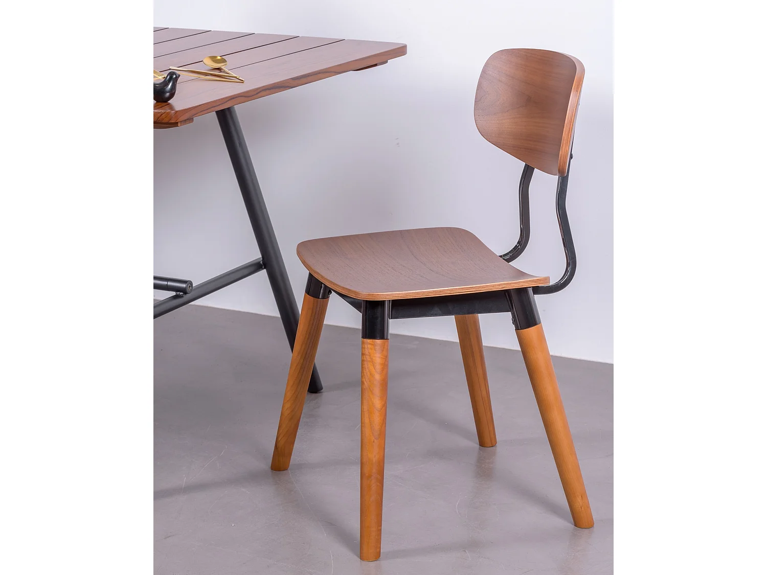 Silla industrial en madera de nogal - Copine - Nogal