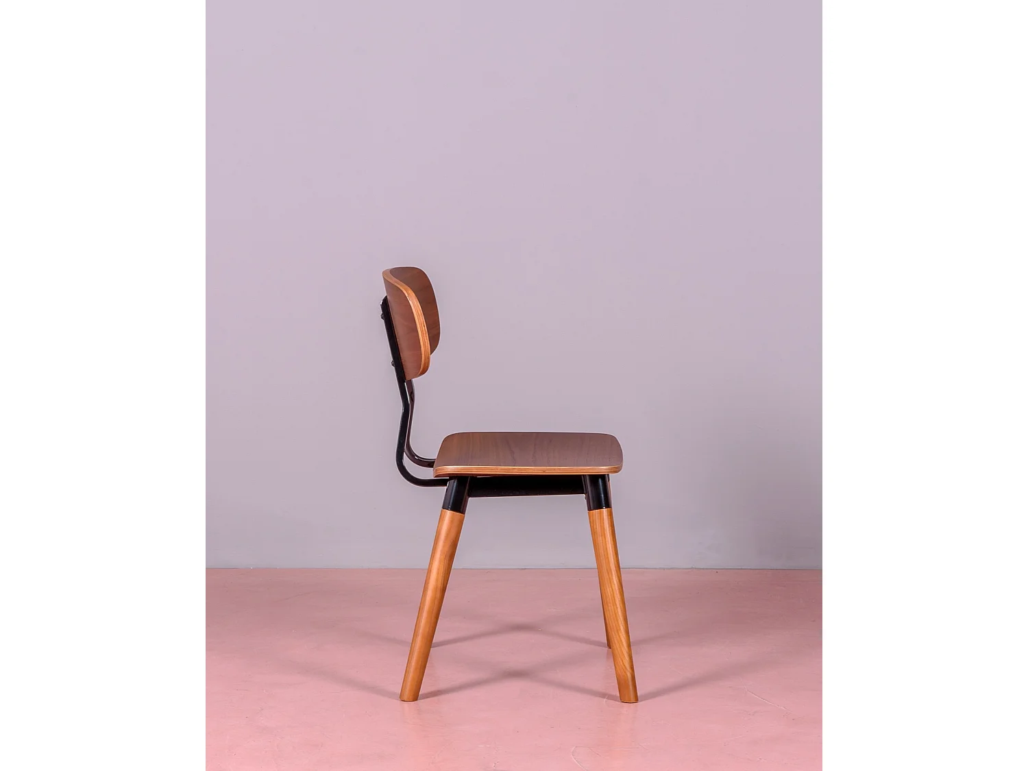 Chaise industrielle en bois de noyer - Copine - Noyer