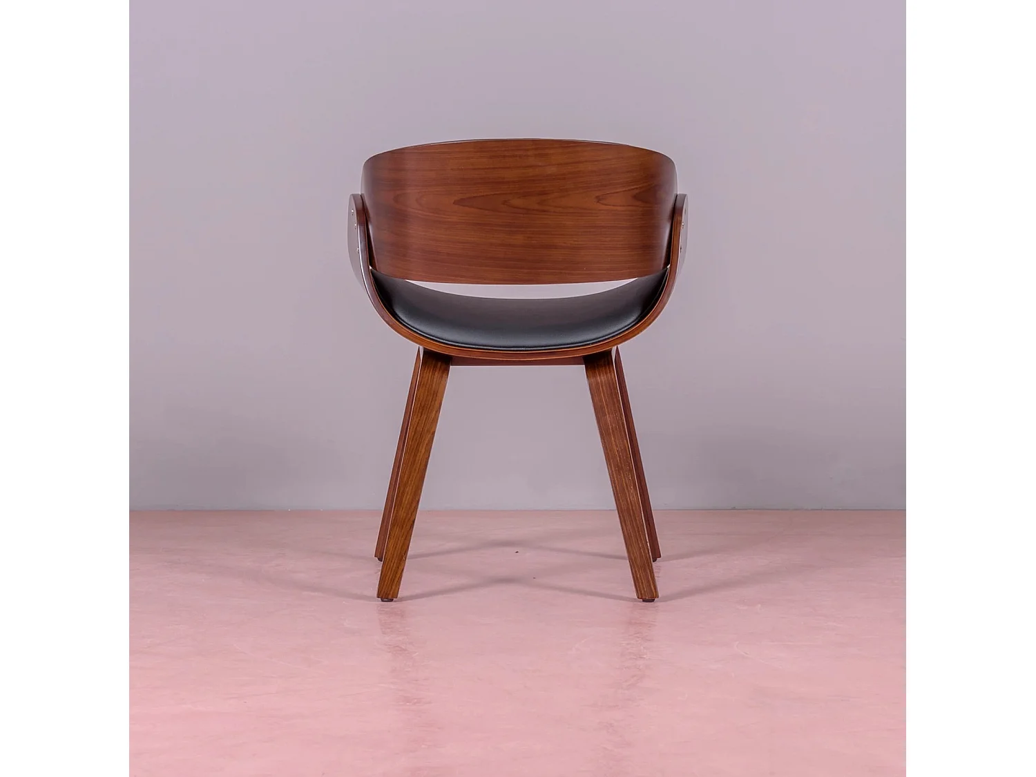 Chaise scandinave avec accoudoirs en bois de noyer foncé et tapissée en simili cuir - Burrow S - Noir