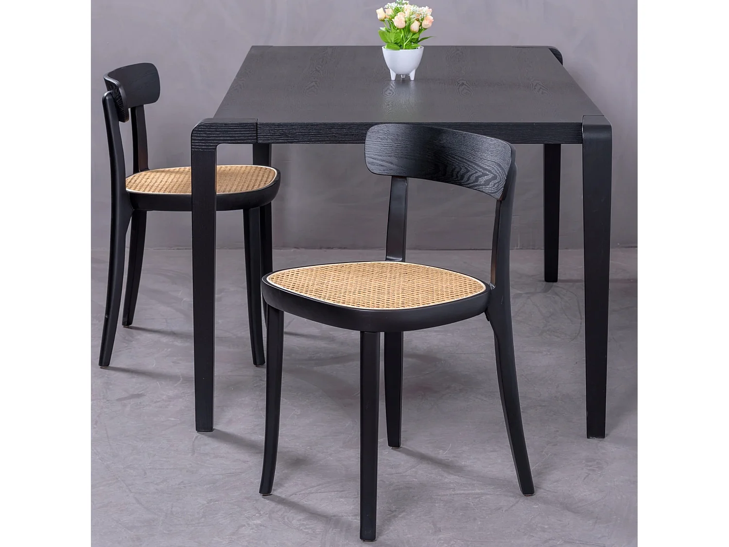 Silla de diseño en madera de fresno y asiento de ratán natural - Tours - Negro