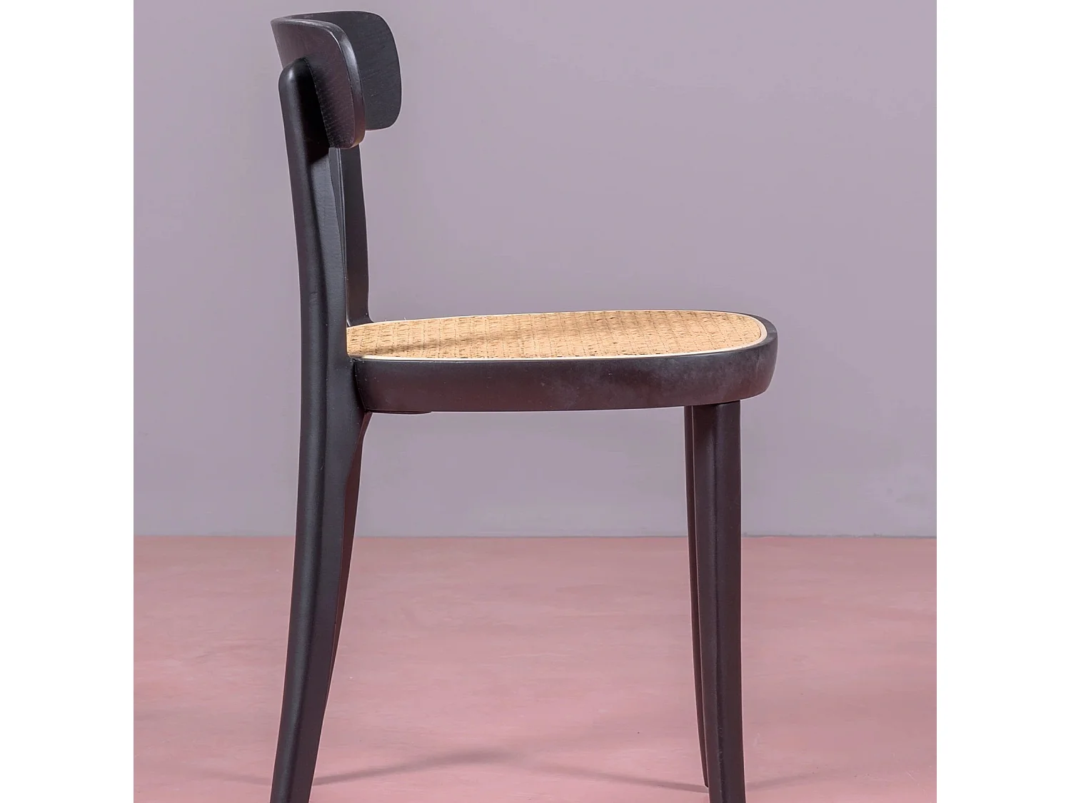 Chaise design en bois de frêne et assise en rotin naturel - Tours - Noir