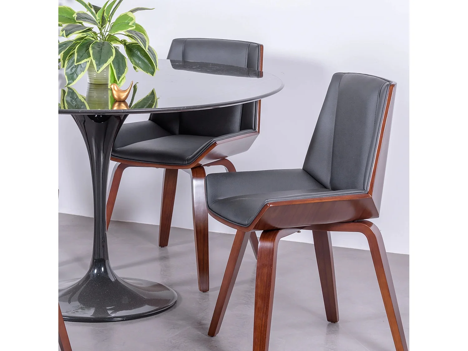 Chaise en bois de noyer foncé avec coussin en similicuir - Nordic S - Noir