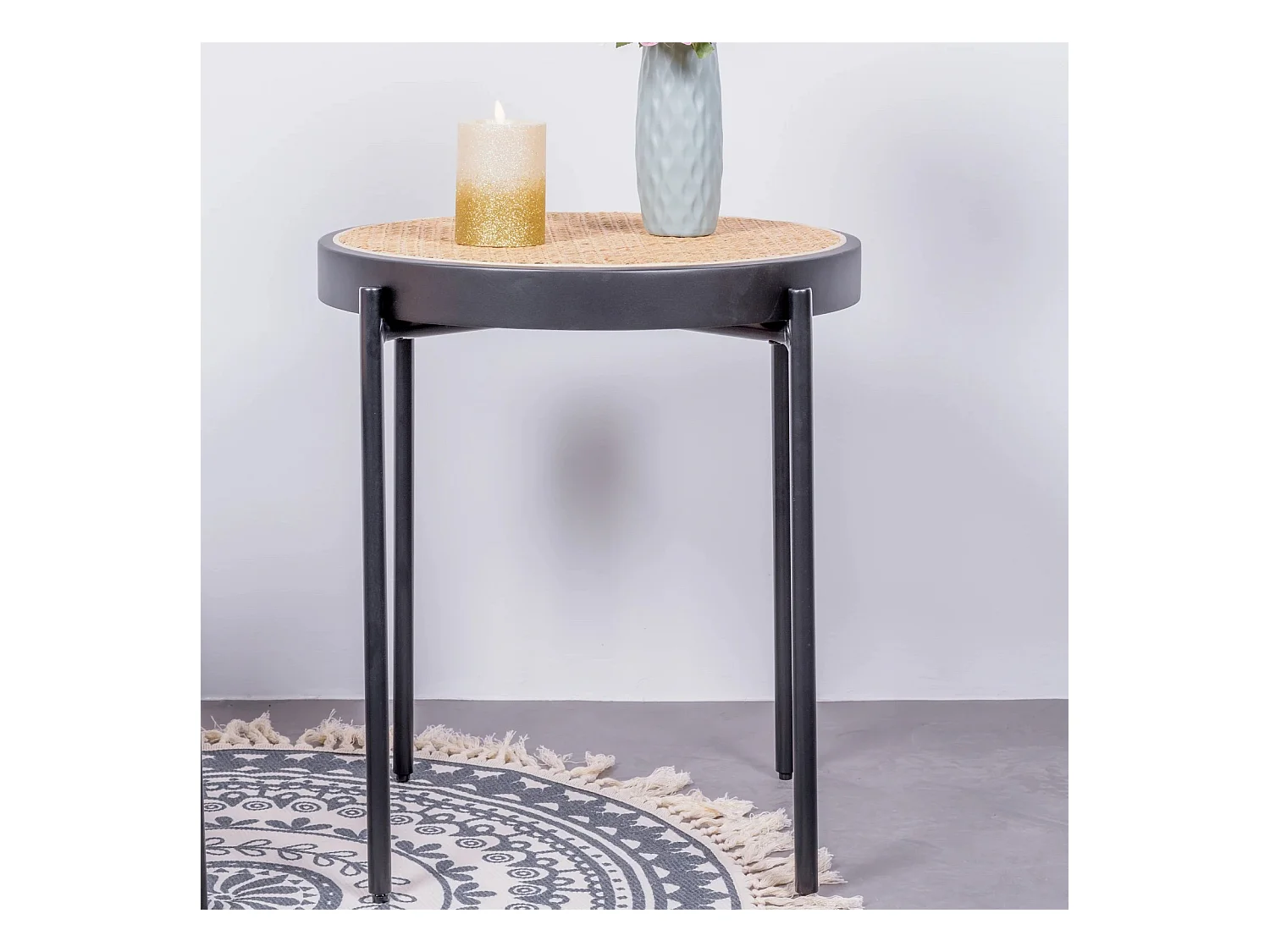 Mesa auxiliar retro con detalles en ratán natural (46cm) - North - Negro