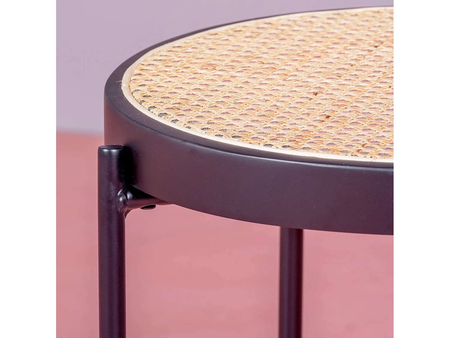 Mesa auxiliar retro con detalles en ratán natural (46cm) - North - Negro