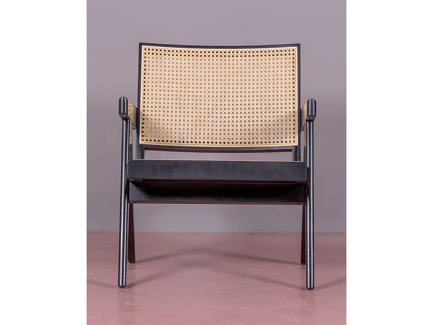 Sillón clásico con reposabrazos en madera de teca y ratán natural - Compass - Negro