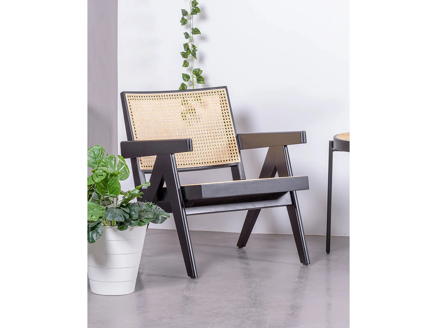 Fauteuil classique avec accoudoirs en bois de teck et rotin naturel - Compass - Noir