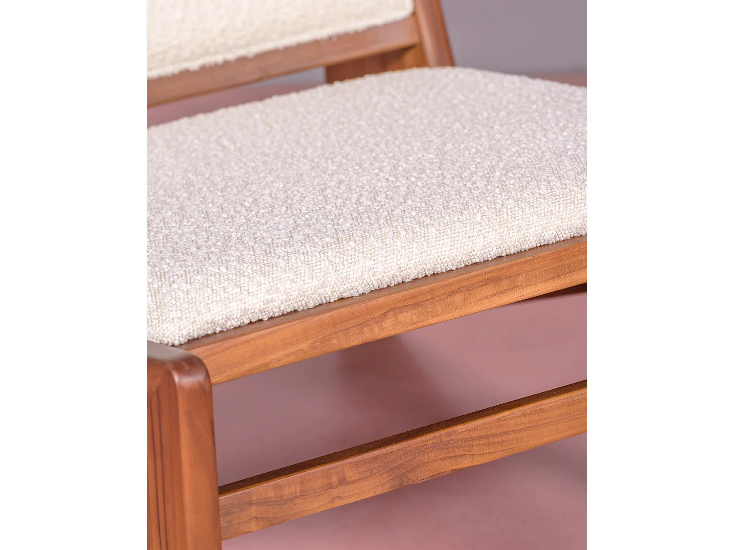 Fauteuil bas en bois de teck et recouvert de tissu bouclé - Compass - Blanc