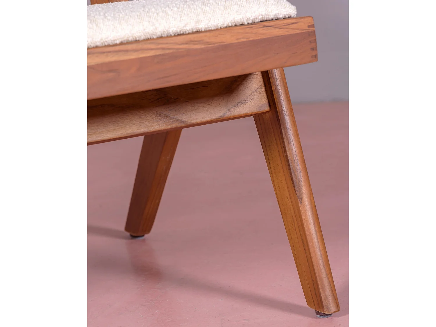 Klassieke fauteuil met armleuningen in teakhout en boucléstof - Compass - Wit