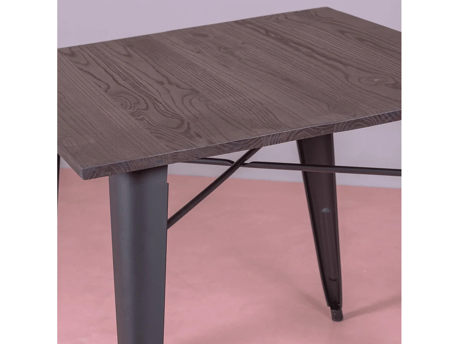 Mesa industrial em aço preto e madeira escura - Bistro - Preto