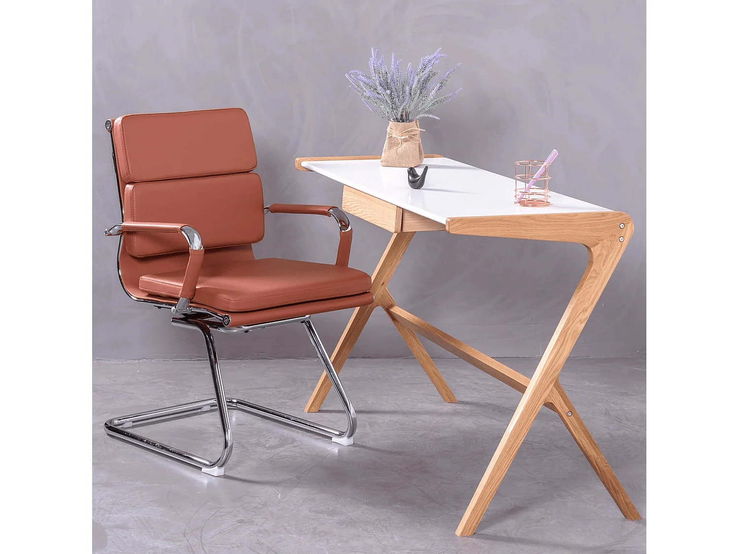 Chaise de bureau sans roulettes avec dossier bas et revêtement en similicuir - Alu S - Cognac