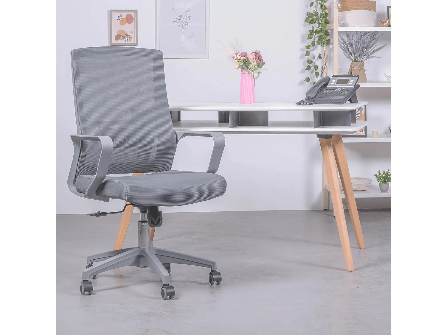 Chaise de bureau ergonomique réglable en mesh respirante aux finitions grises - Mesh - Gris foncé