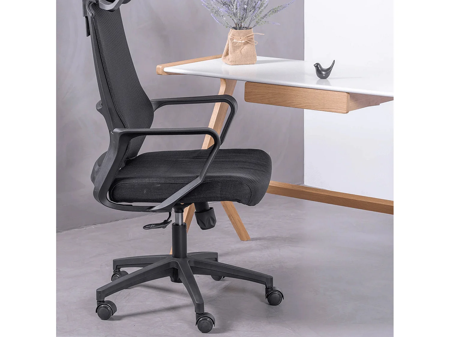 Ergonomische bureaustoel van ademend mesh met zwarte afwerking en verstelbare hoofdsteun - Mesh - Zwart