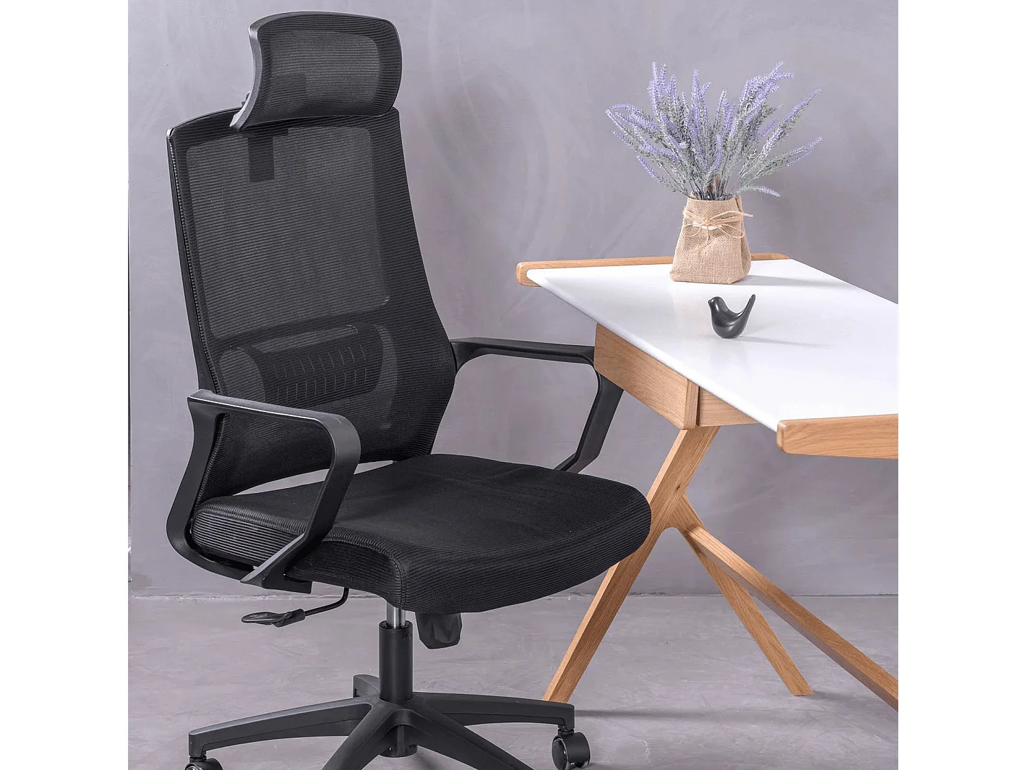 Ergonomische bureaustoel van ademend mesh met zwarte afwerking en verstelbare hoofdsteun - Mesh - Zwart