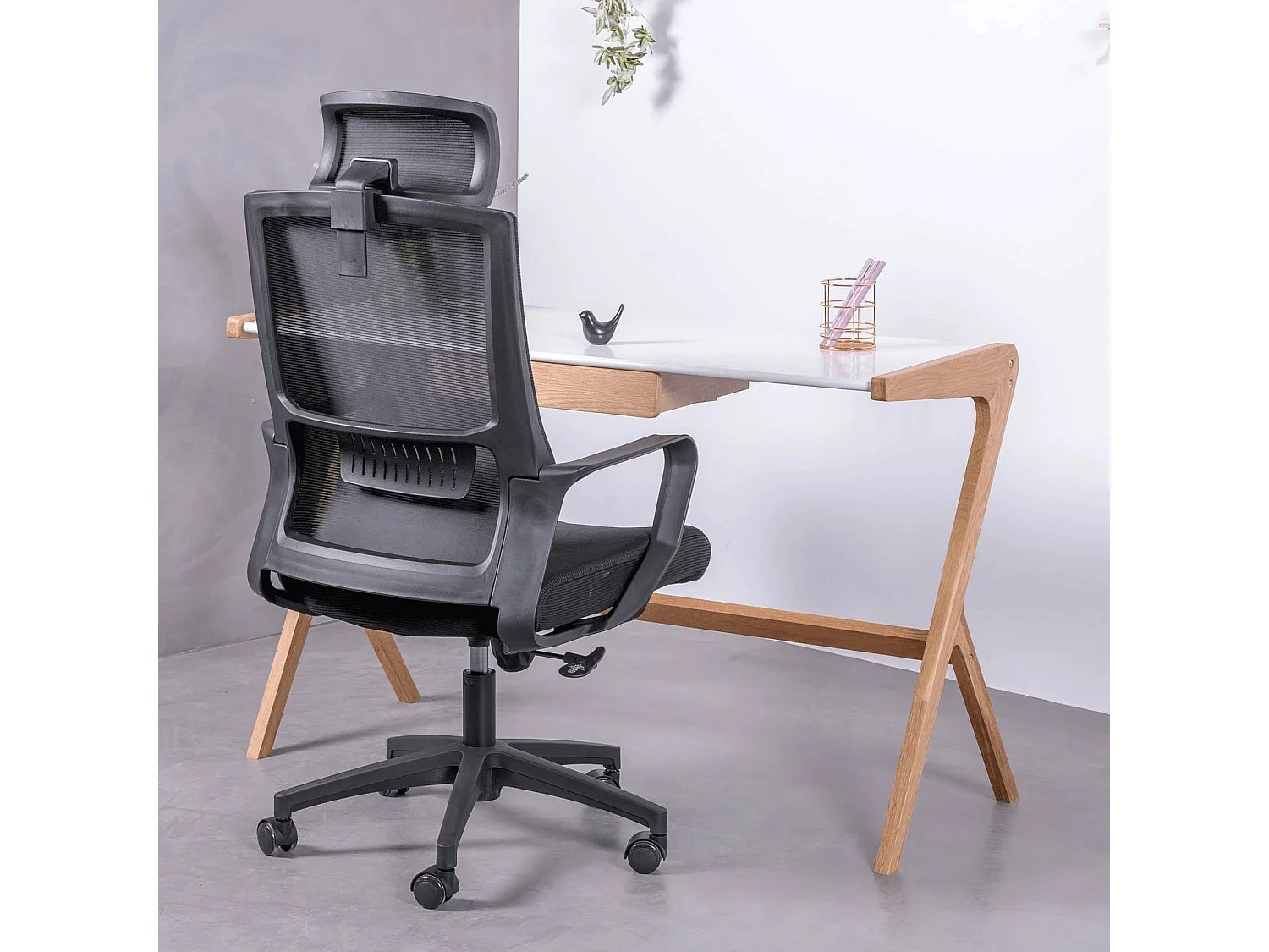 Ergonomische bureaustoel van ademend mesh met zwarte afwerking en verstelbare hoofdsteun - Mesh - Zwart