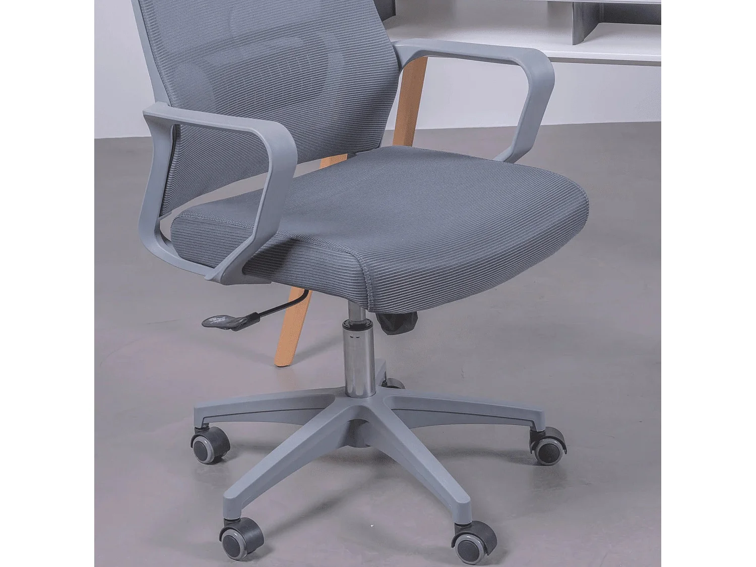 Ergonomischer Bürostuhl aus atmungsaktivem mesh mit grauen Oberflächen und verstellbarer Kopfstütze - Mesh - Dunkelgrau