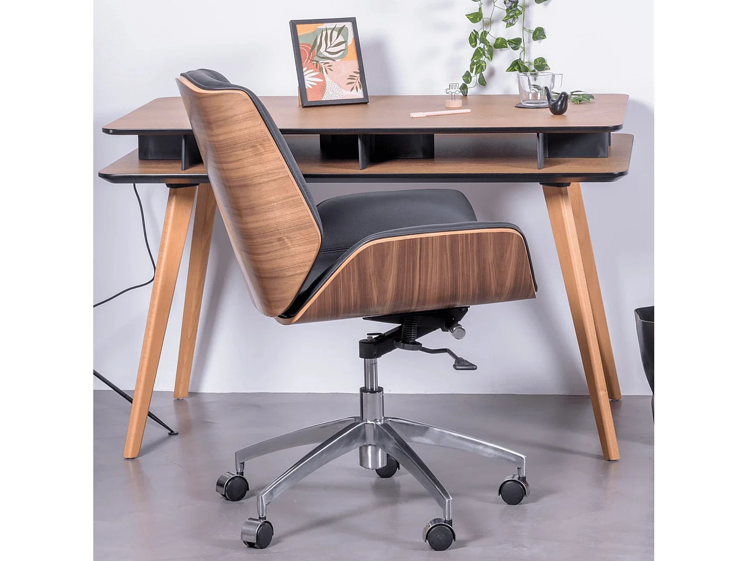 Chaise de bureau en bois de noyer et recouverte de cuir italien - Nordic - Noir