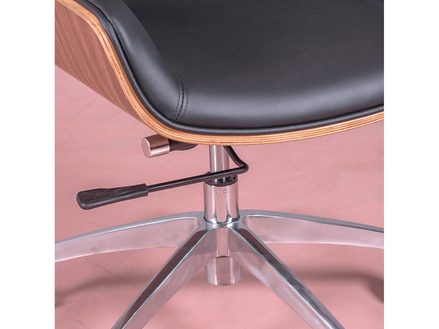 Chaise de bureau en bois de noyer et recouverte de cuir italien - Nordic - Noir