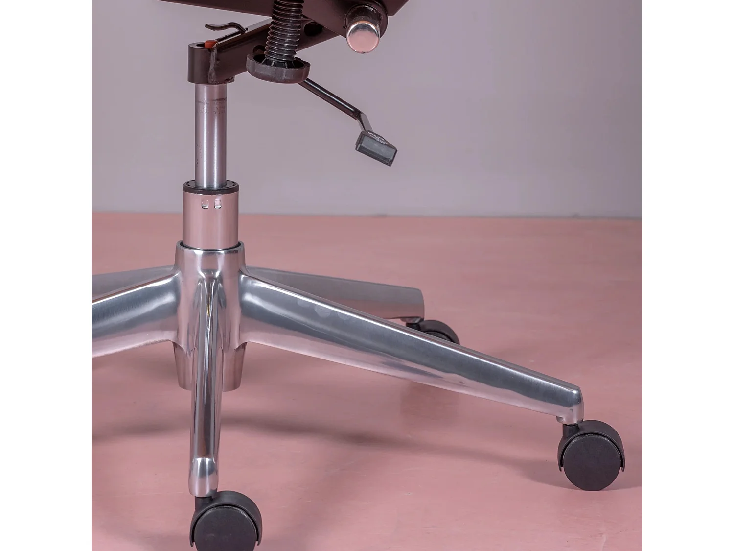 Silla oficina con respaldo alto en madera arce y tapizada en polipiel - Nordic S - Blanco