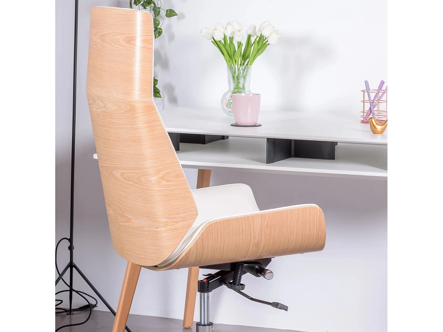 Silla oficina con respaldo alto en madera arce y tapizada en polipiel - Nordic S - Blanco