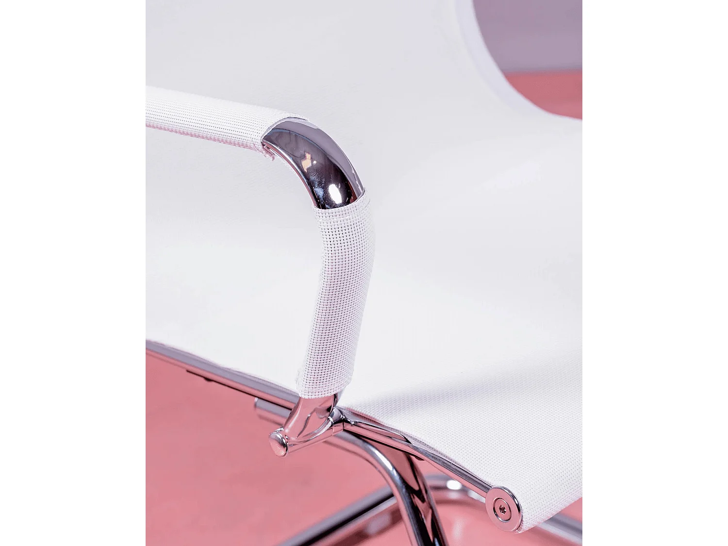 Chaise de salle de réunion à dossier bas en mesh de fibres respirante - Alu - Blanc