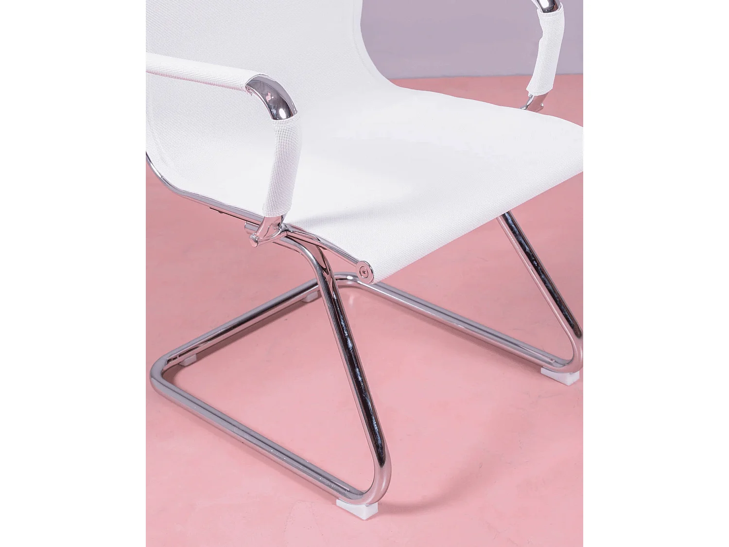 Chaise de salle de réunion à dossier bas en mesh de fibres respirante - Alu - Blanc