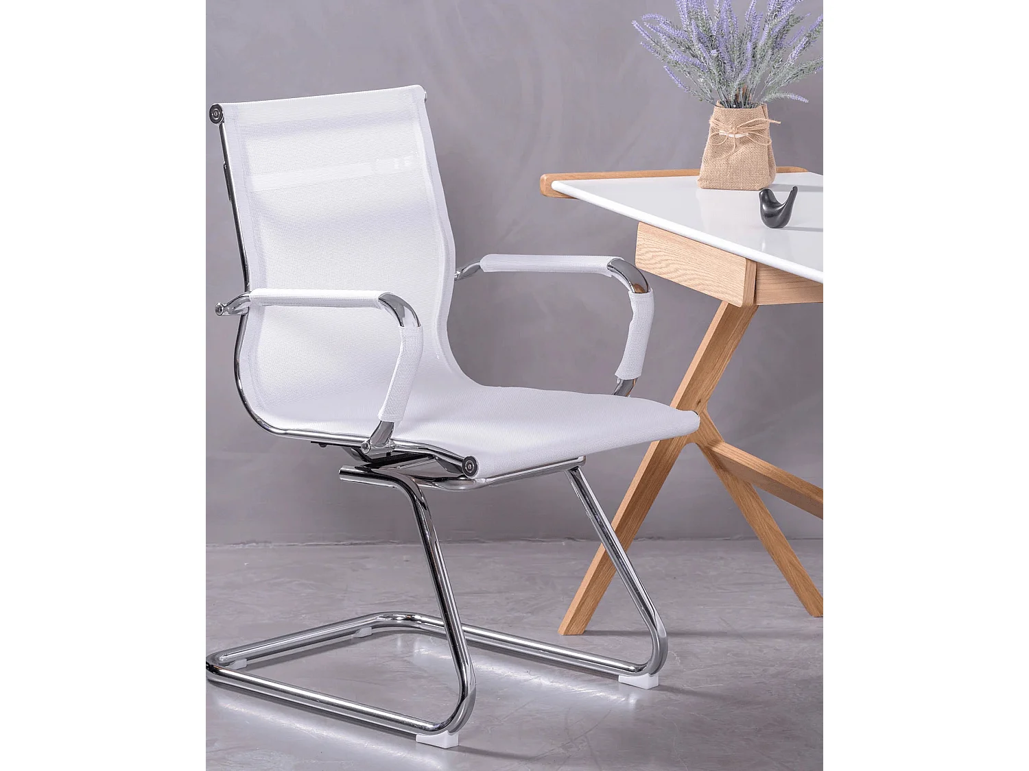 Chaise de salle de réunion à dossier bas en mesh de fibres respirante - Alu - Blanc