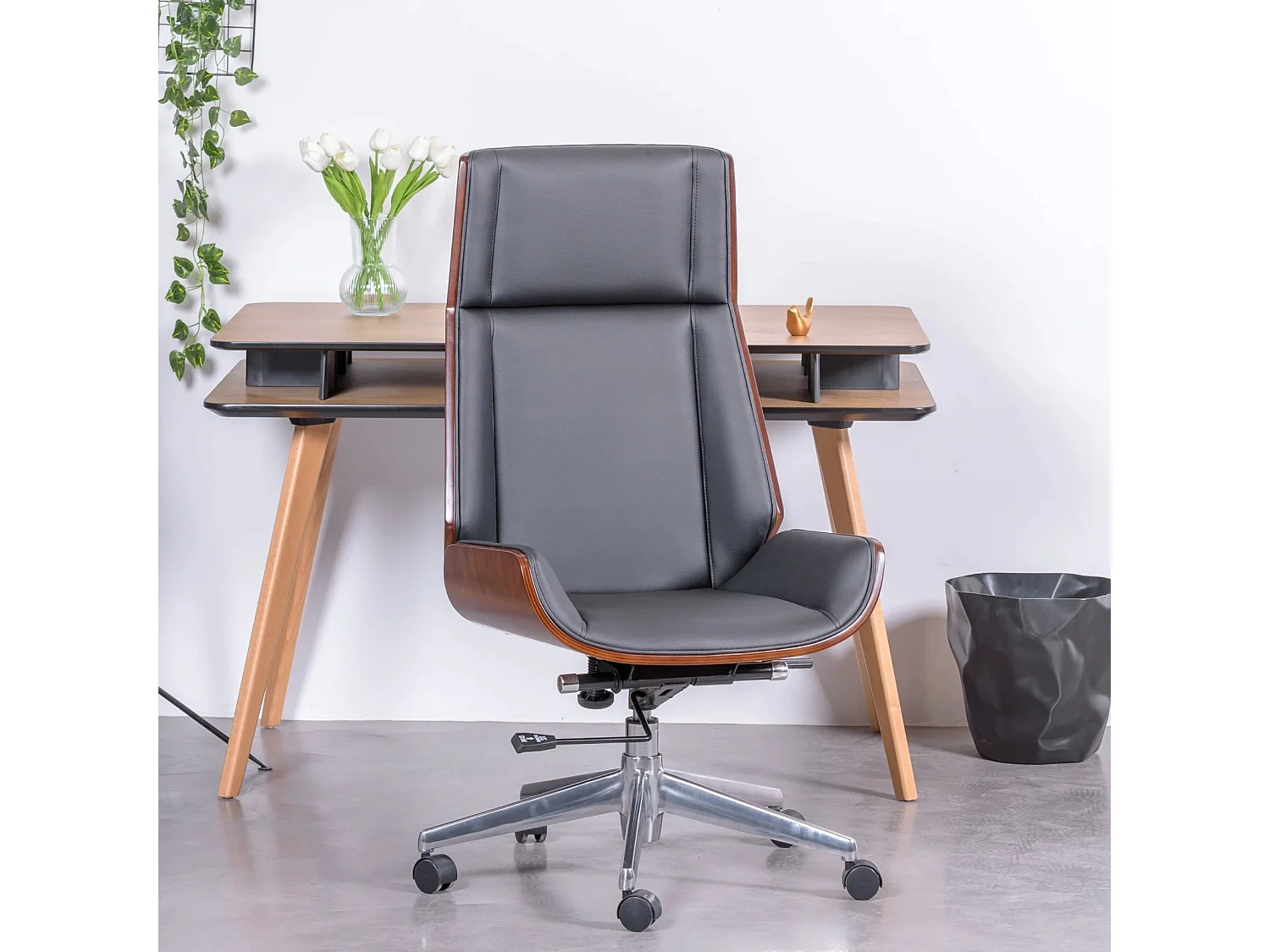 Sedia da ufficio in legno di noce e rivestita in similpelle - Nordic S - Nero