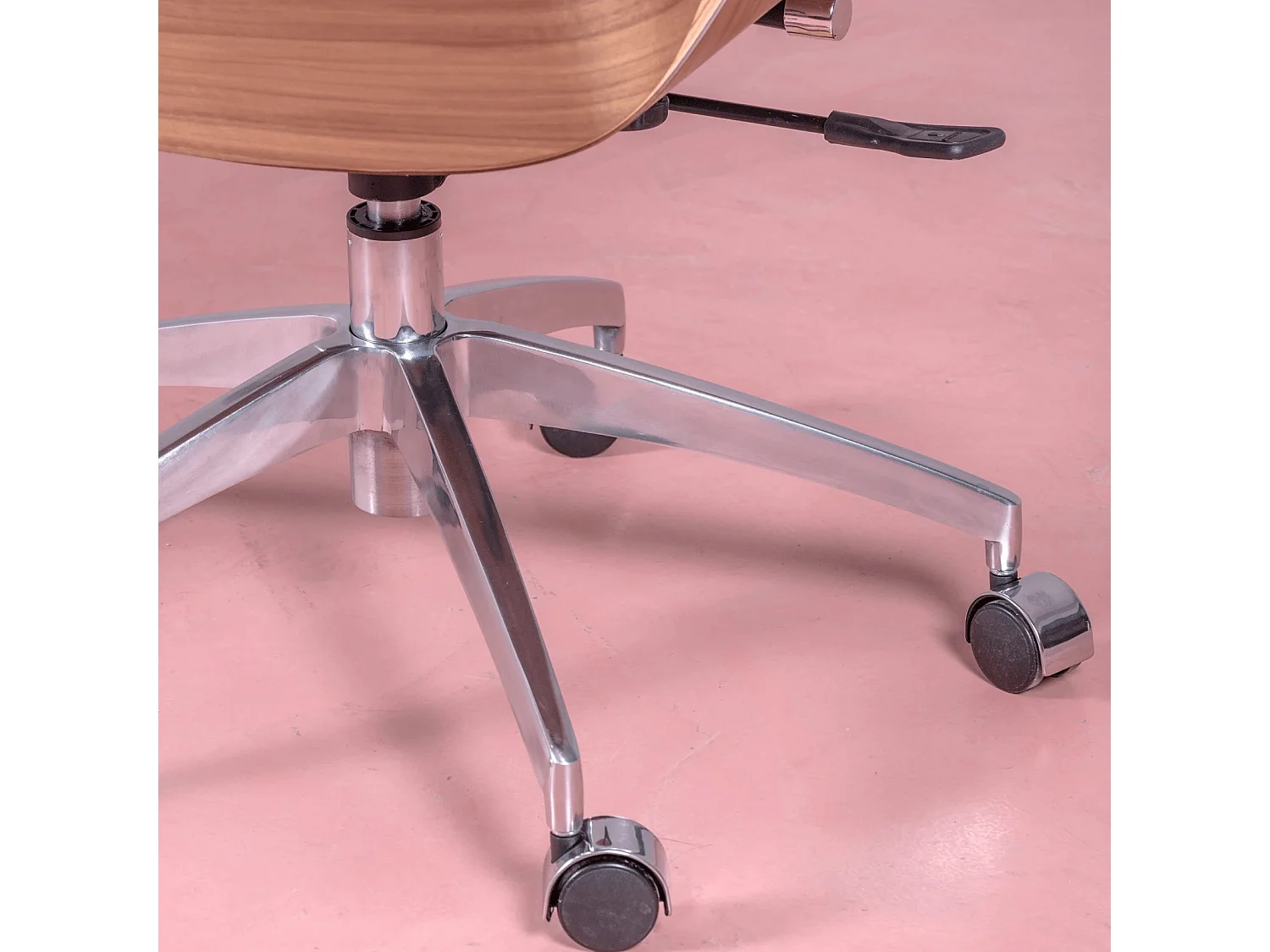 Bürostuhl aus Walnussholz und gepolstert mit italienischem - Nordic H - Schwarz