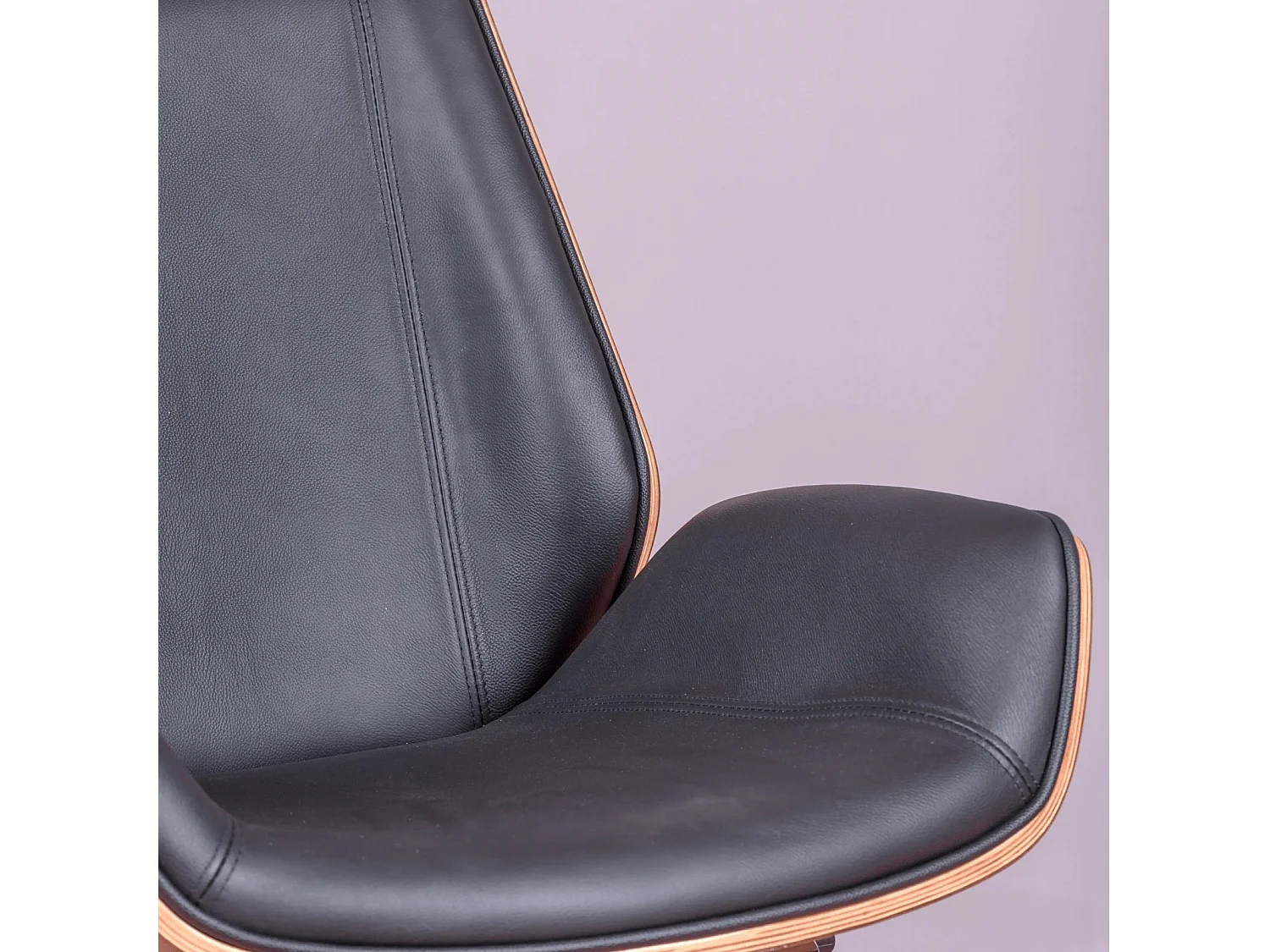 Chaise de bureau en bois de noyer et recouverte de cuir italien - Nordic H - Noir