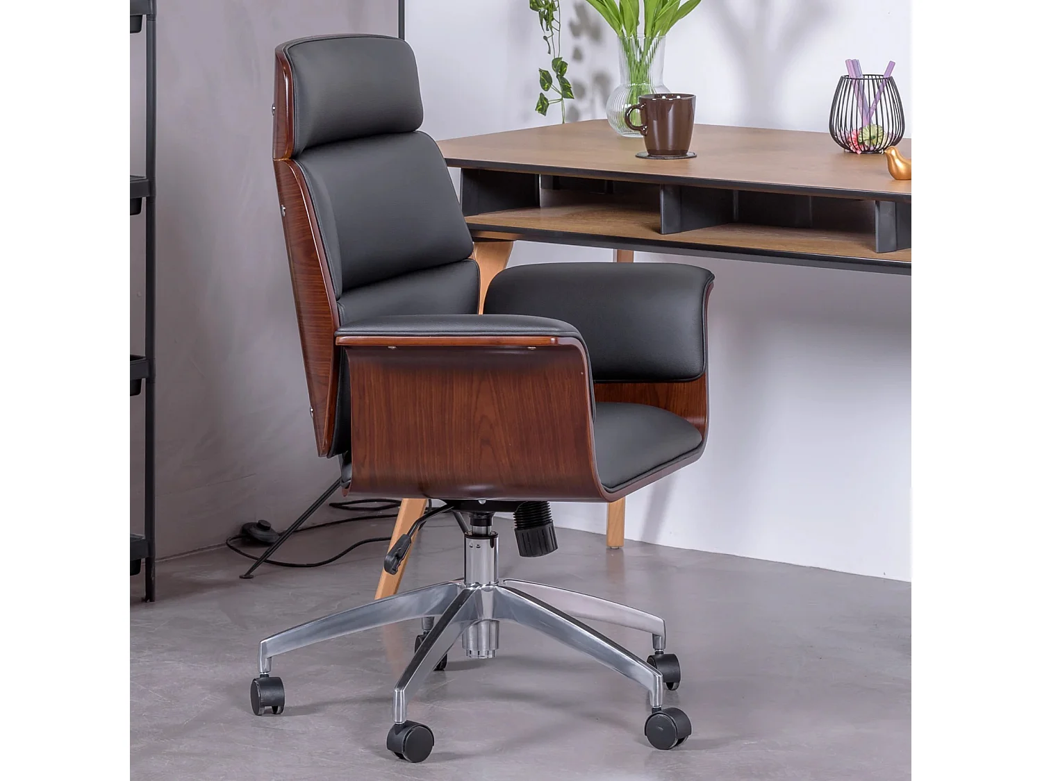 Bureaustoel voor leidinggevenden in donker walnoothout en bekleed met kunstleer - Nordic S - Zwart