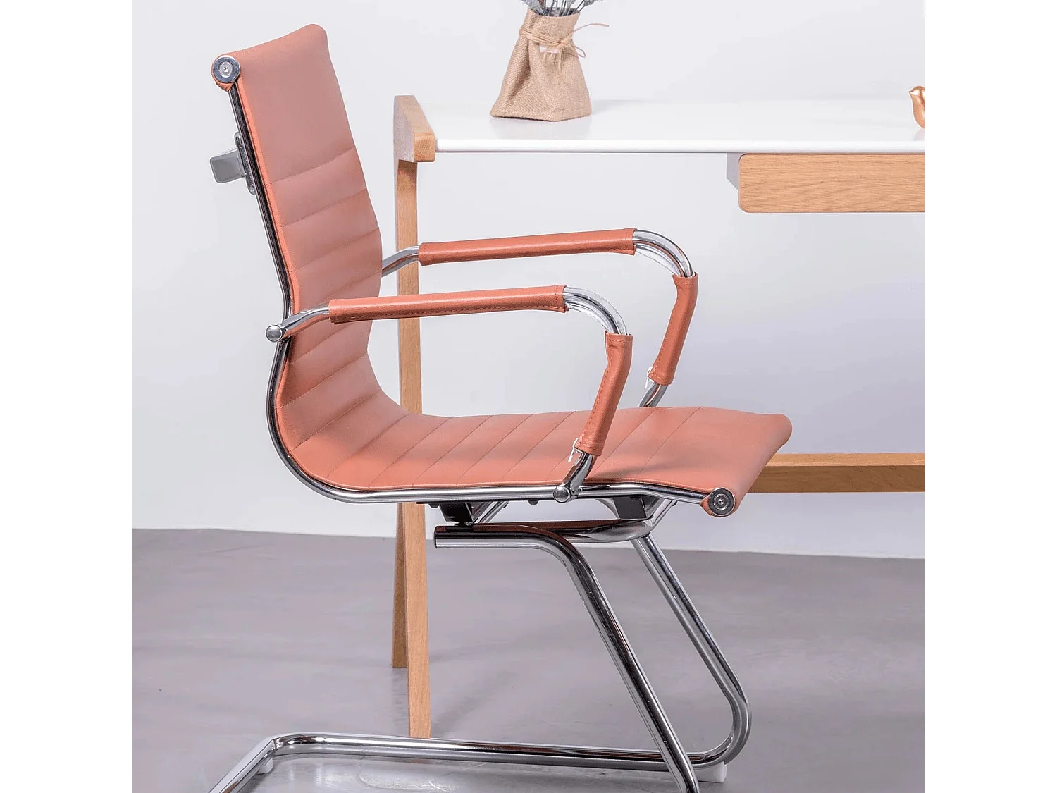 Chaise de bureau sans roulettes avec dossier bas et revêtement en simili cuir - Alu - Cognac