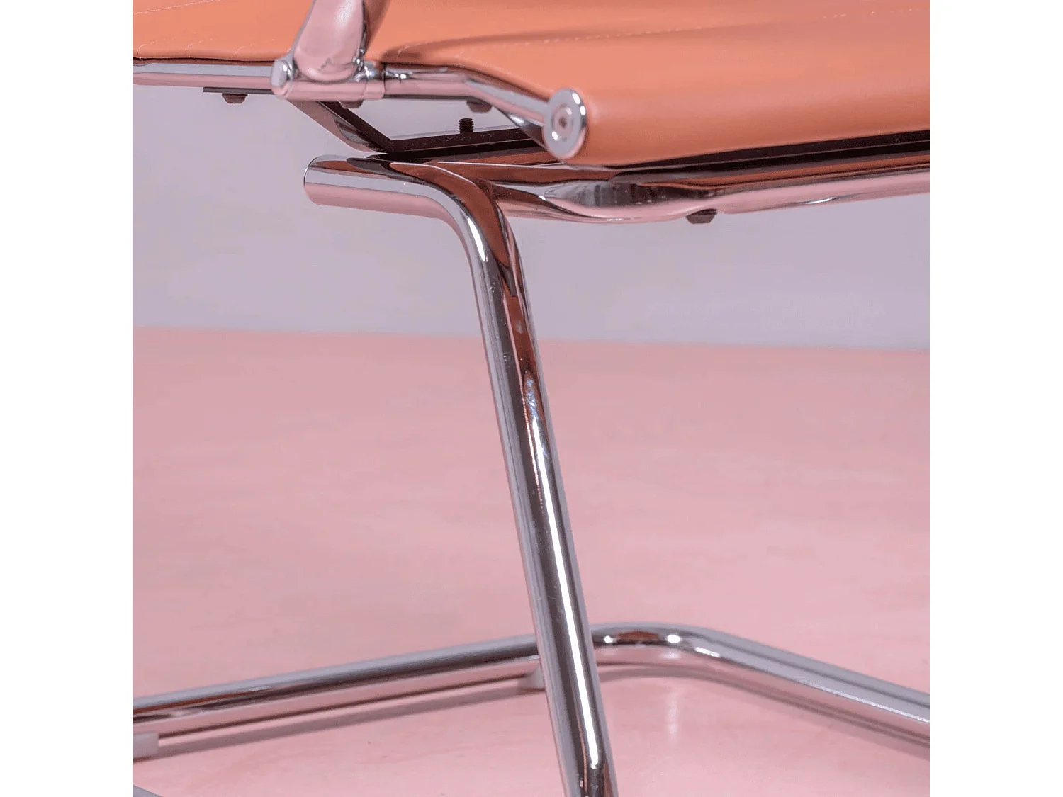 Chaise de bureau sans roulettes avec dossier bas et revêtement en simili cuir - Alu - Cognac