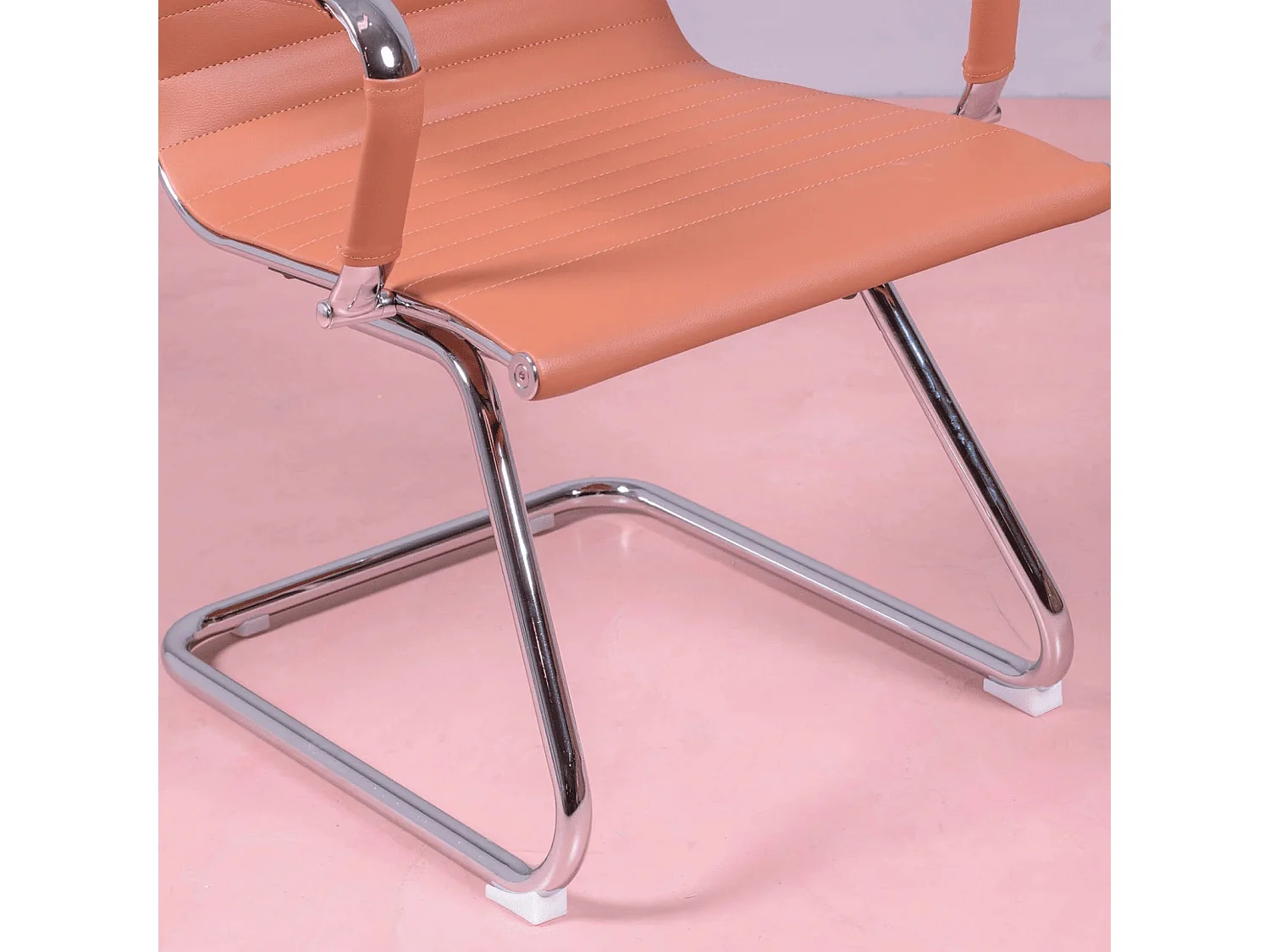 Chaise de bureau sans roulettes avec dossier bas et revêtement en simili cuir - Alu - Cognac