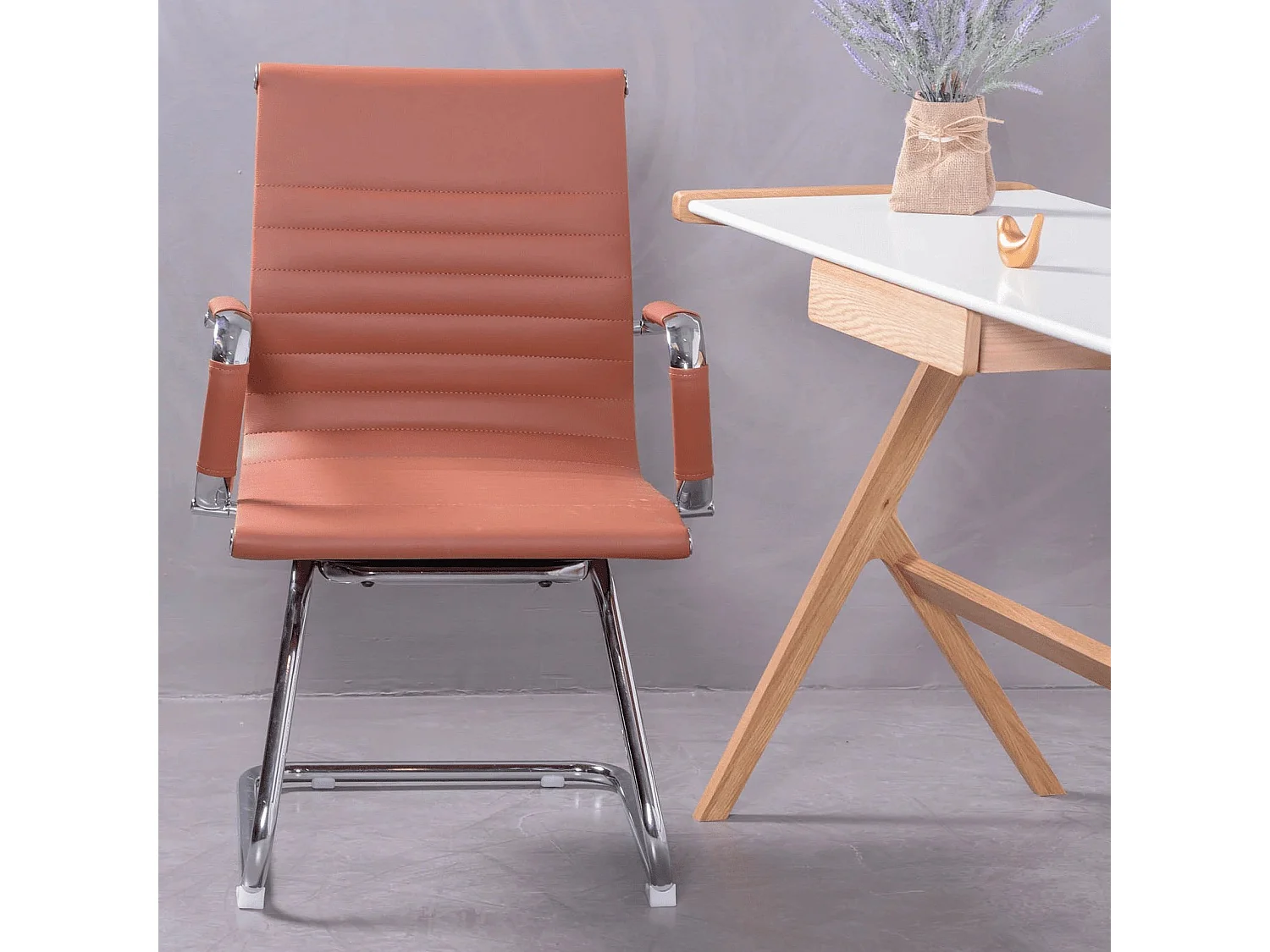 Chaise de bureau sans roulettes avec dossier bas et revêtement en simili cuir - Alu - Cognac