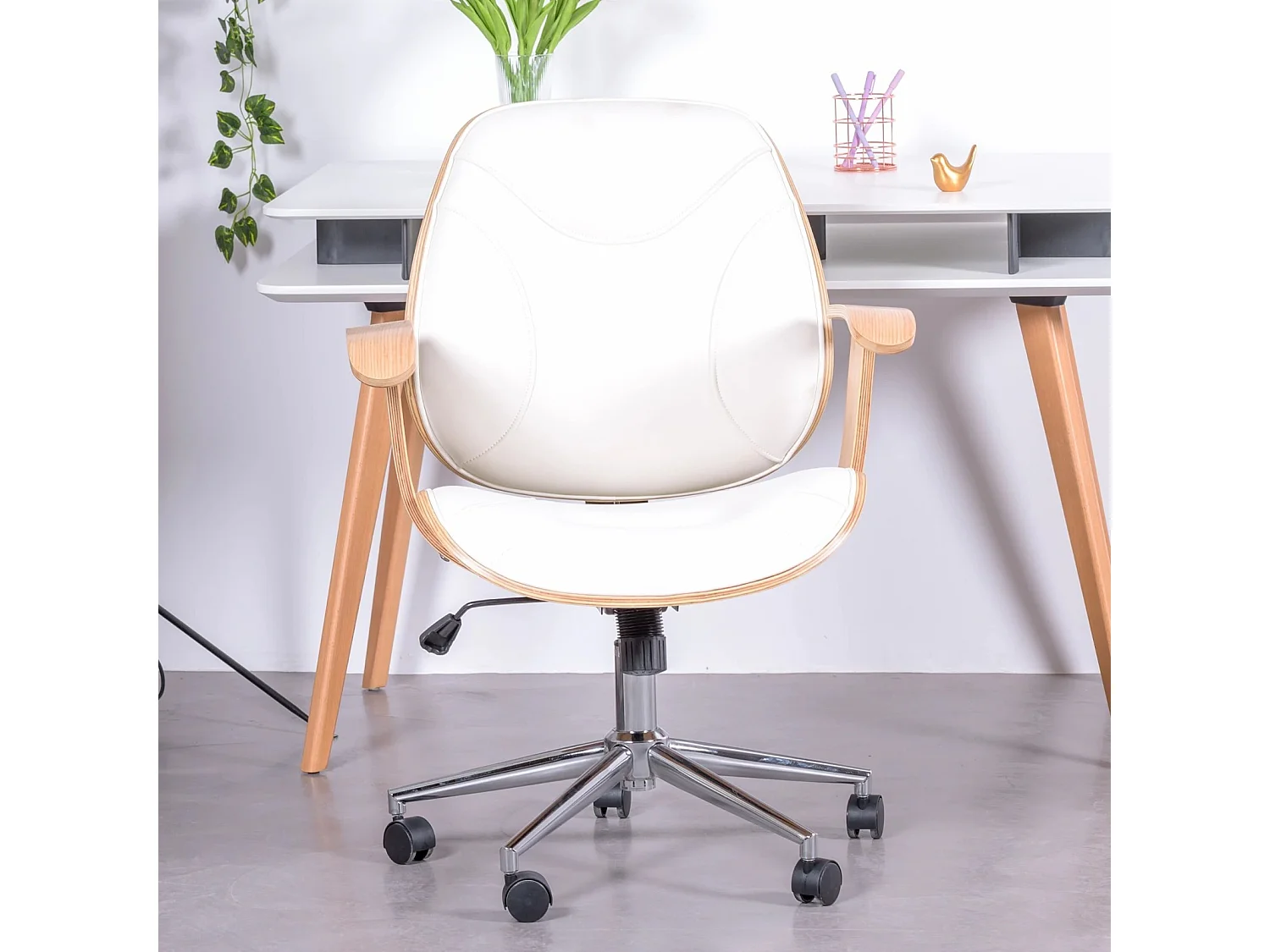 Chaise de bureau design en bois d'érable clair et recouverte de simili cuir - Nordic - Blanc