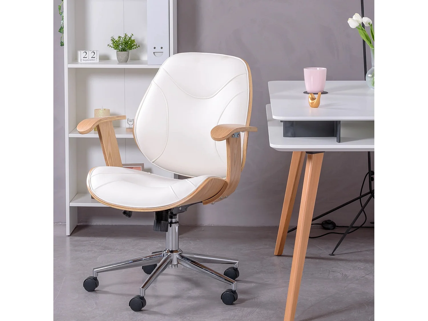 Chaise de bureau design en bois d'érable clair et recouverte de simili cuir - Nordic - Blanc