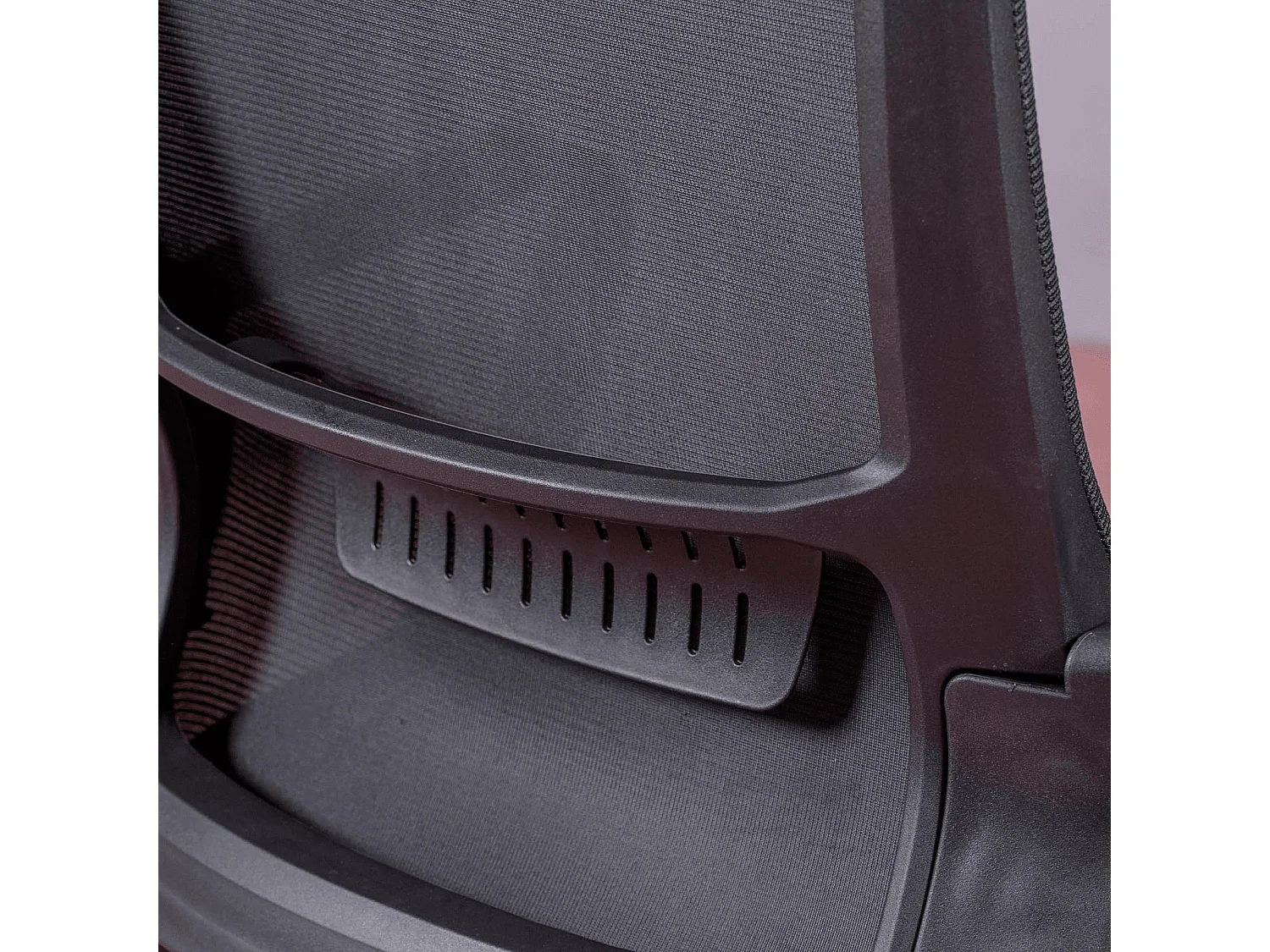 Verstellbarer, ergonomischer Bürostuhl aus atmungsaktivem mesh mit schwarzen Oberflächen - Mesh - Schwarz