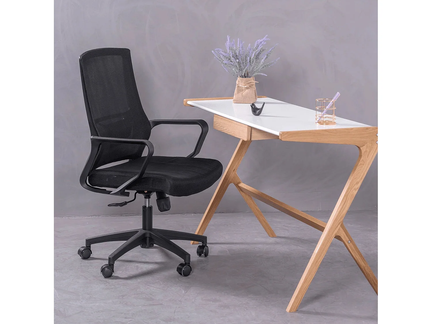 Verstellbarer, ergonomischer Bürostuhl aus atmungsaktivem mesh mit schwarzen Oberflächen - Mesh - Schwarz