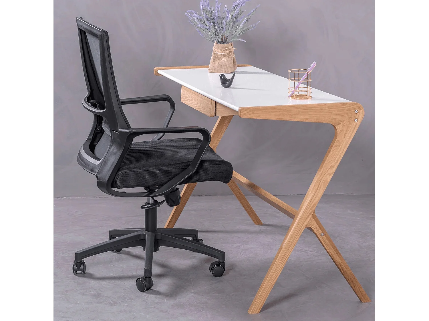 Verstellbarer, ergonomischer Bürostuhl aus atmungsaktivem mesh mit schwarzen Oberflächen - Mesh - Schwarz