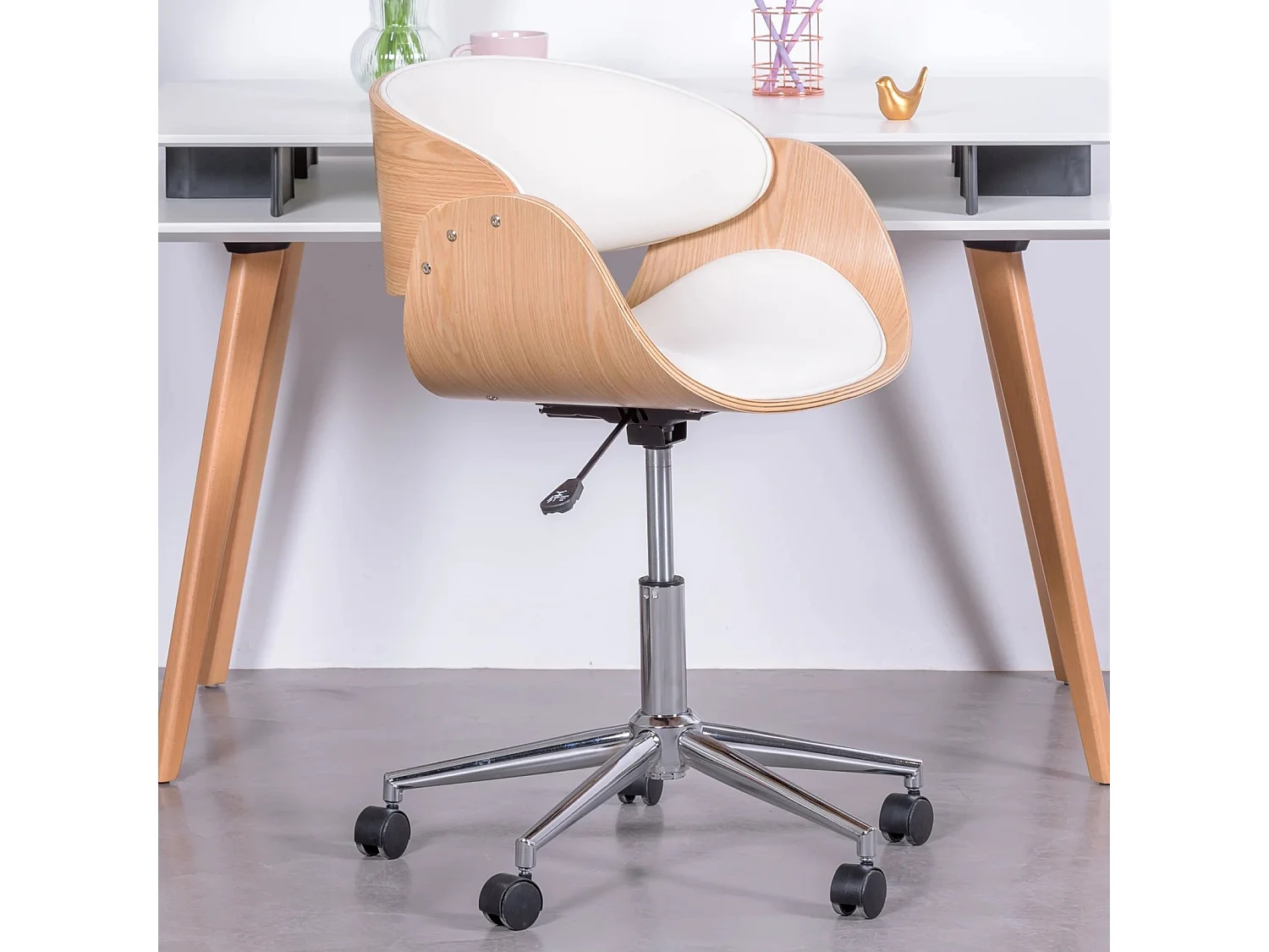 Chaise de bureau en bois d'érable clair avec coussin en similicuir - Burrow S - Blanc