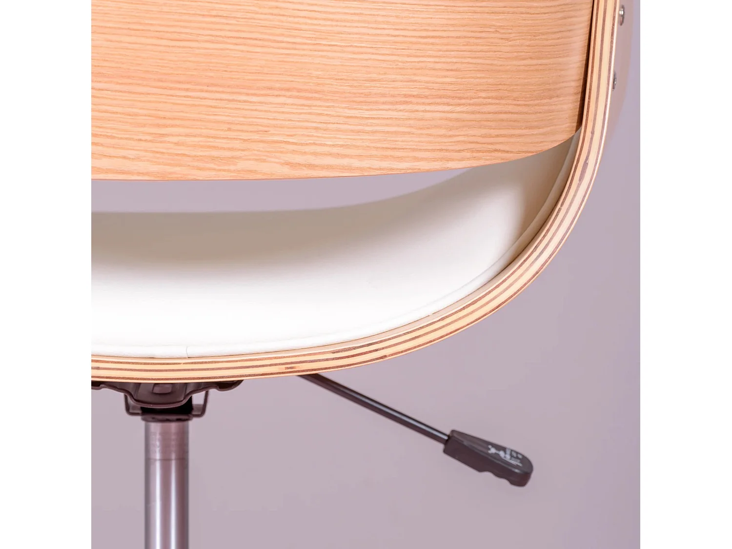 Chaise de bureau en bois d'érable clair avec coussin en similicuir - Burrow S - Blanc