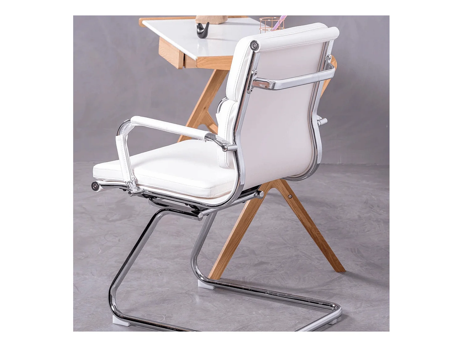 Chaise de bureau sans roulettes avec dossier bas et revêtement en similicuir - Alu S - Blanc