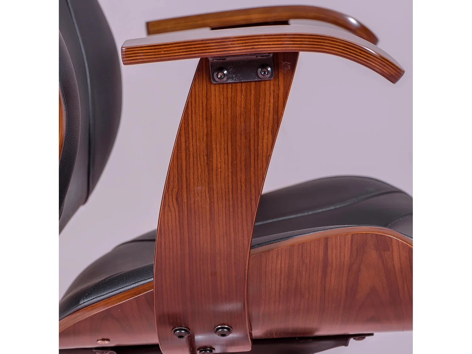 Chaise de bureau design en bois de noyer foncé et recouverte de simili cuir - Nordic - Noir