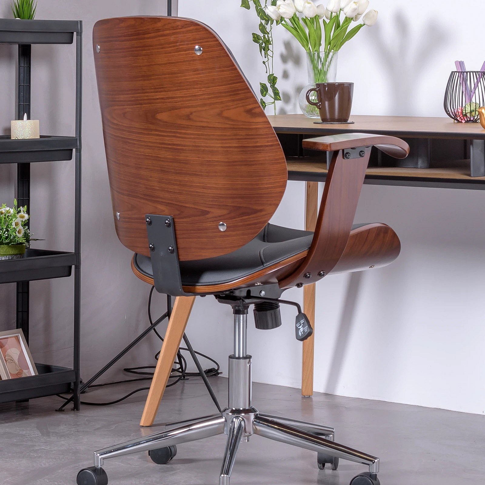 Chaise De Bureau Design En Bois De Noyer Fonc Et Recouverte De Simili 