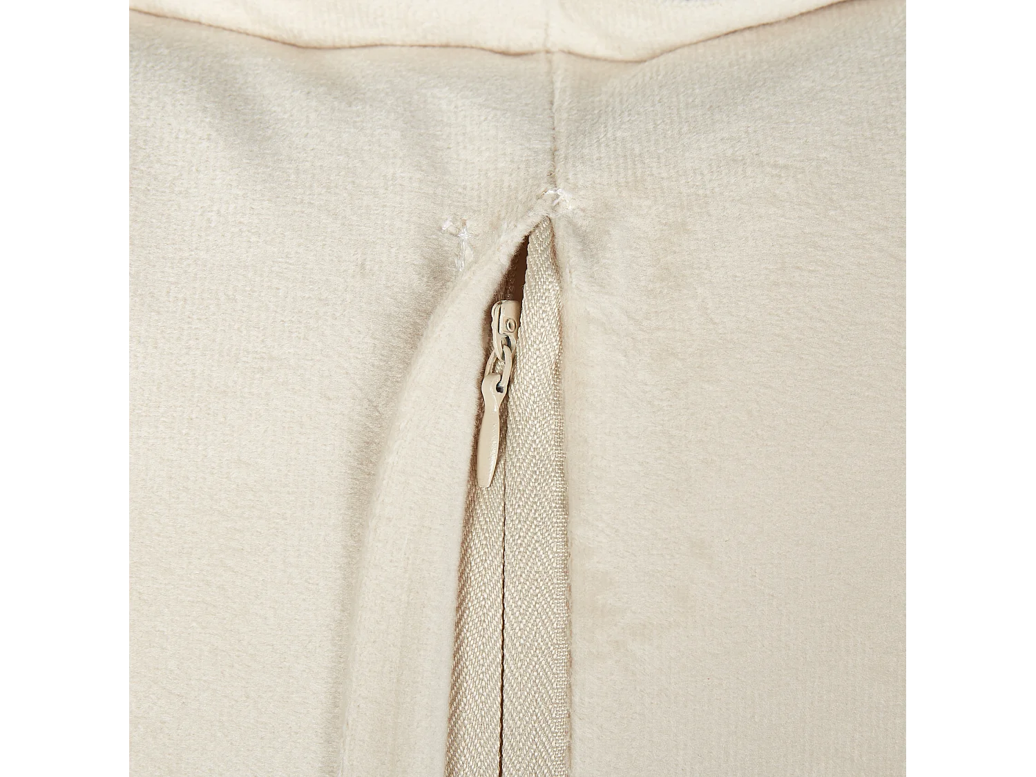 Lot de 2 coussins décoratifs SENECIA Bouclé 45 x 45 cm Beige clair Unicolore