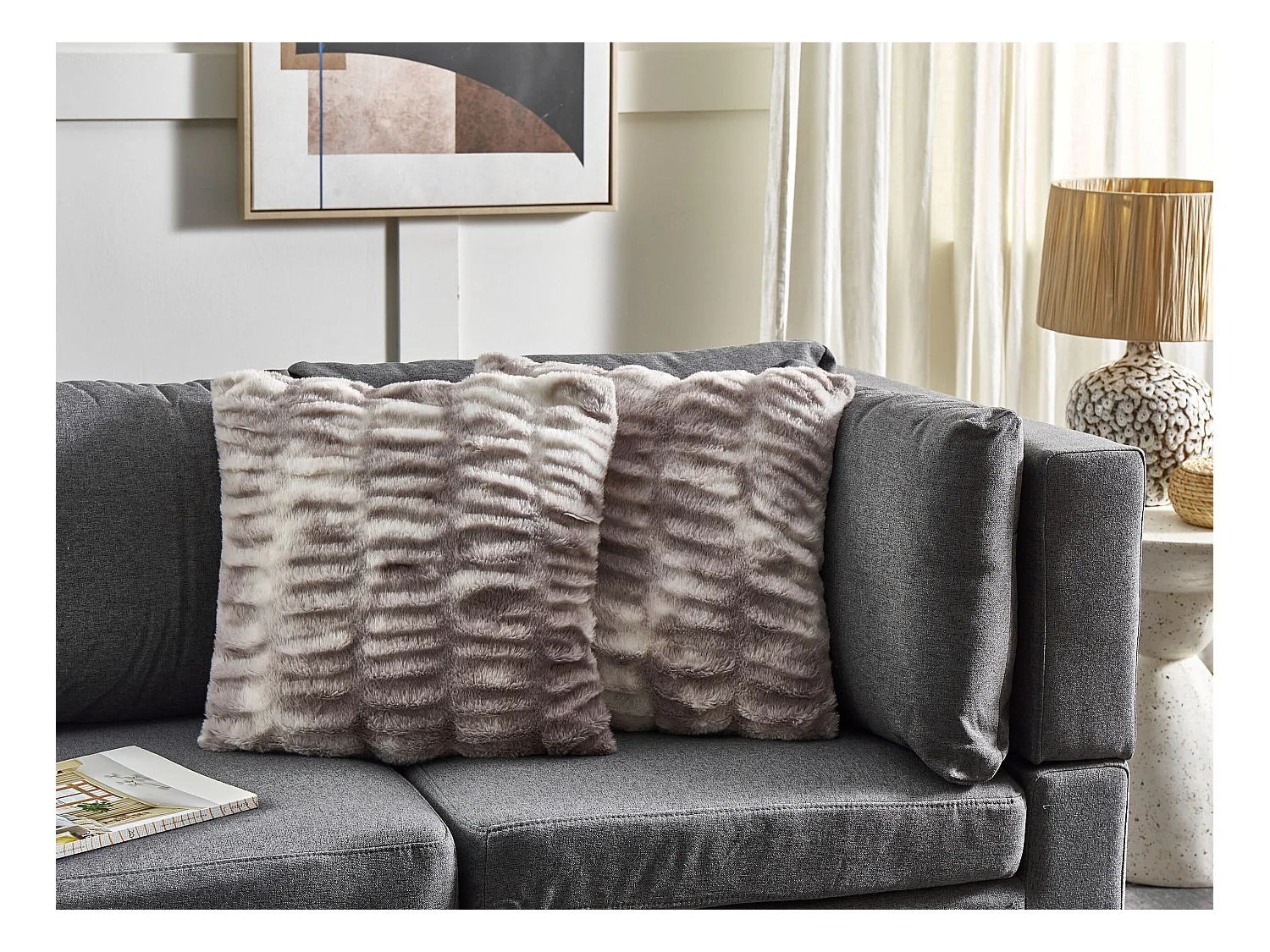 Lot de 2 coussins décoratifs MACODES Fourrure synthétique 45 x 45 cm Gris clair Unicolore