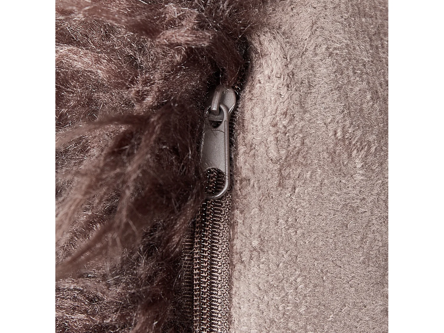 Lot de 2 coussins décoratifs COROKIA Fourrure synthétique 45 x 45 cm Marron Unicolore