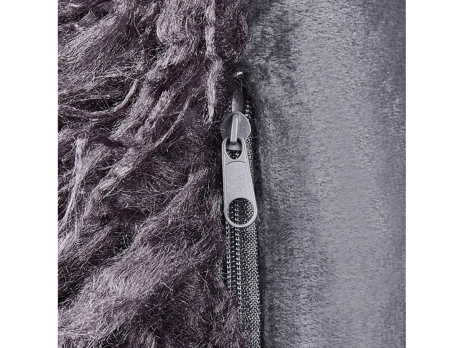 Conjunto de 2 cojines decorativos COROKIA Pelo sintético 45 x 45 cm Gris oscuro Liso