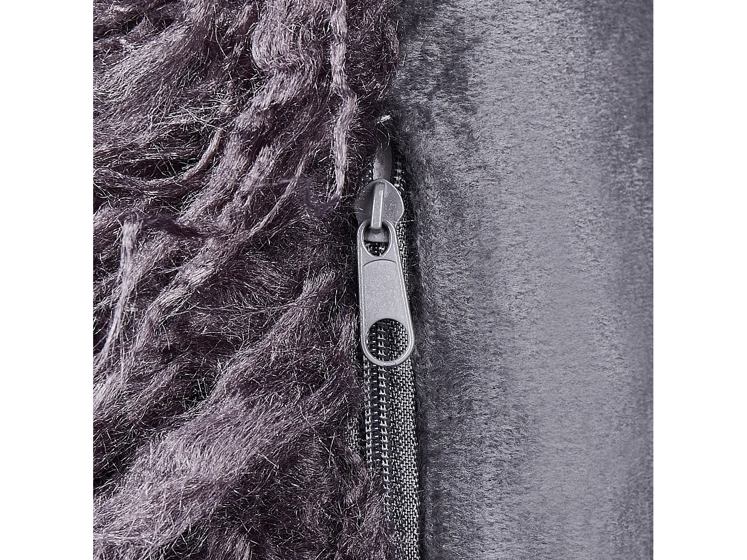 Conjunto de 2 cojines decorativos COROKIA Pelo sintético 45 x 45 cm Gris oscuro Liso